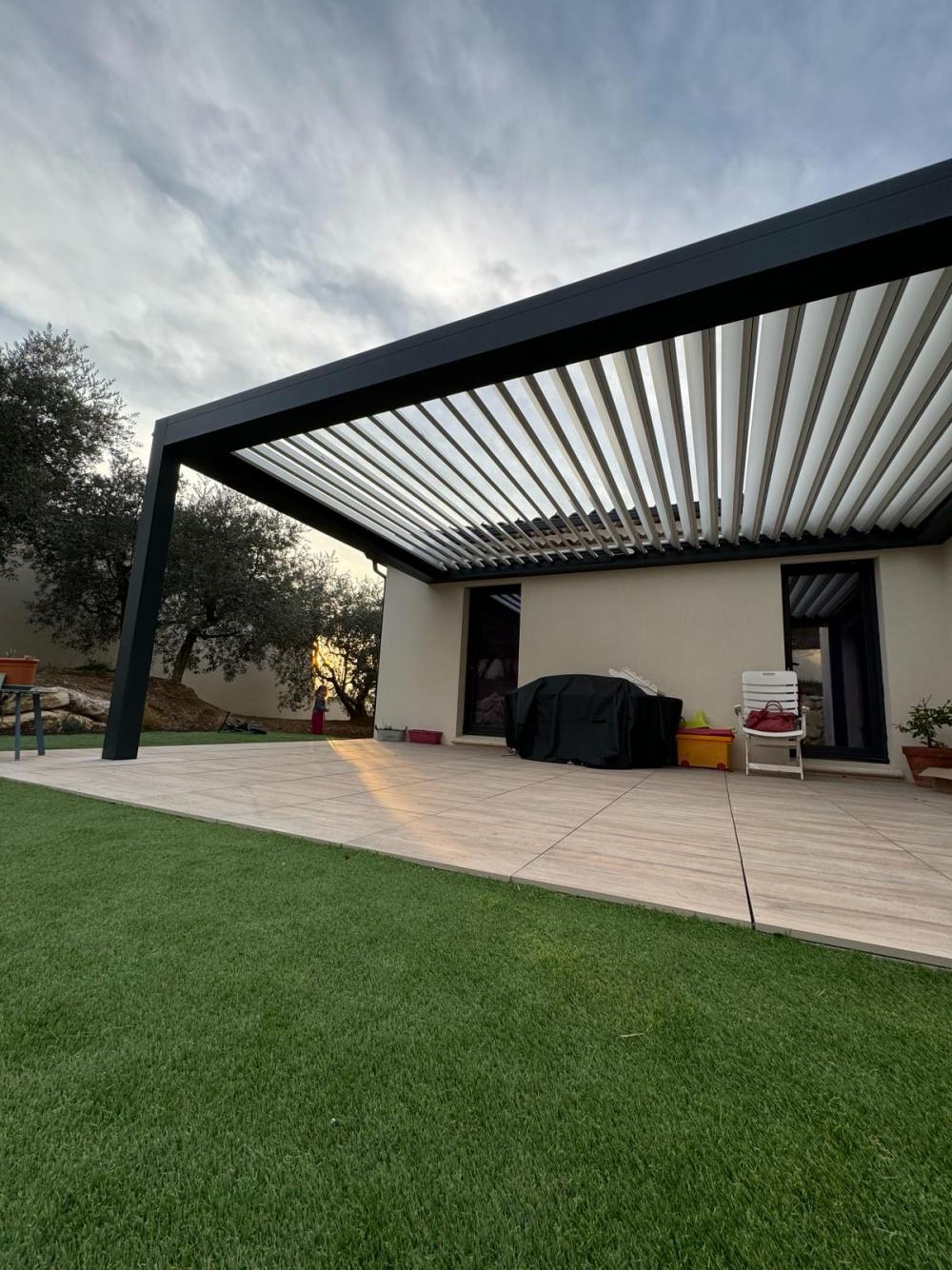 Pergola bioclimatique à Oraison (04700)